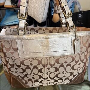 Coach Signature Jacquard Gallery Tote – Kiss Lock Pocket – Leather Trim